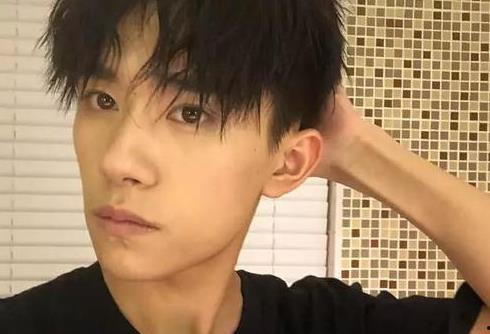 易烊千玺娱乐圈爆料,独家爆料背后的真相  第1张